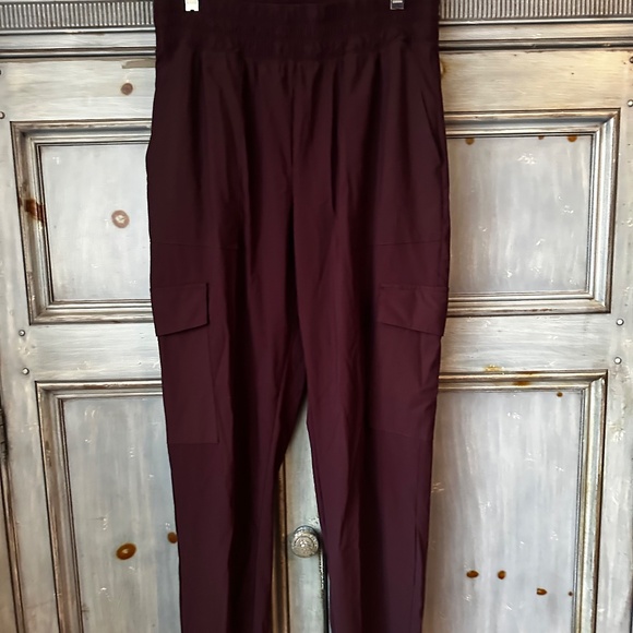 Old Navy High Waisted Sleek Tech Cargo Jogger in Plum Size M - Picture 4 of 7